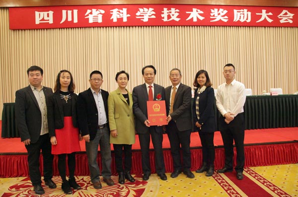 “好醫(yī)生”中藥大品種康復(fù)新液系統(tǒng)創(chuàng)新及產(chǎn)業(yè)化關(guān)鍵技術(shù)研究應(yīng)用項(xiàng)目獲得省科技進(jìn)步一等獎(jiǎng)。